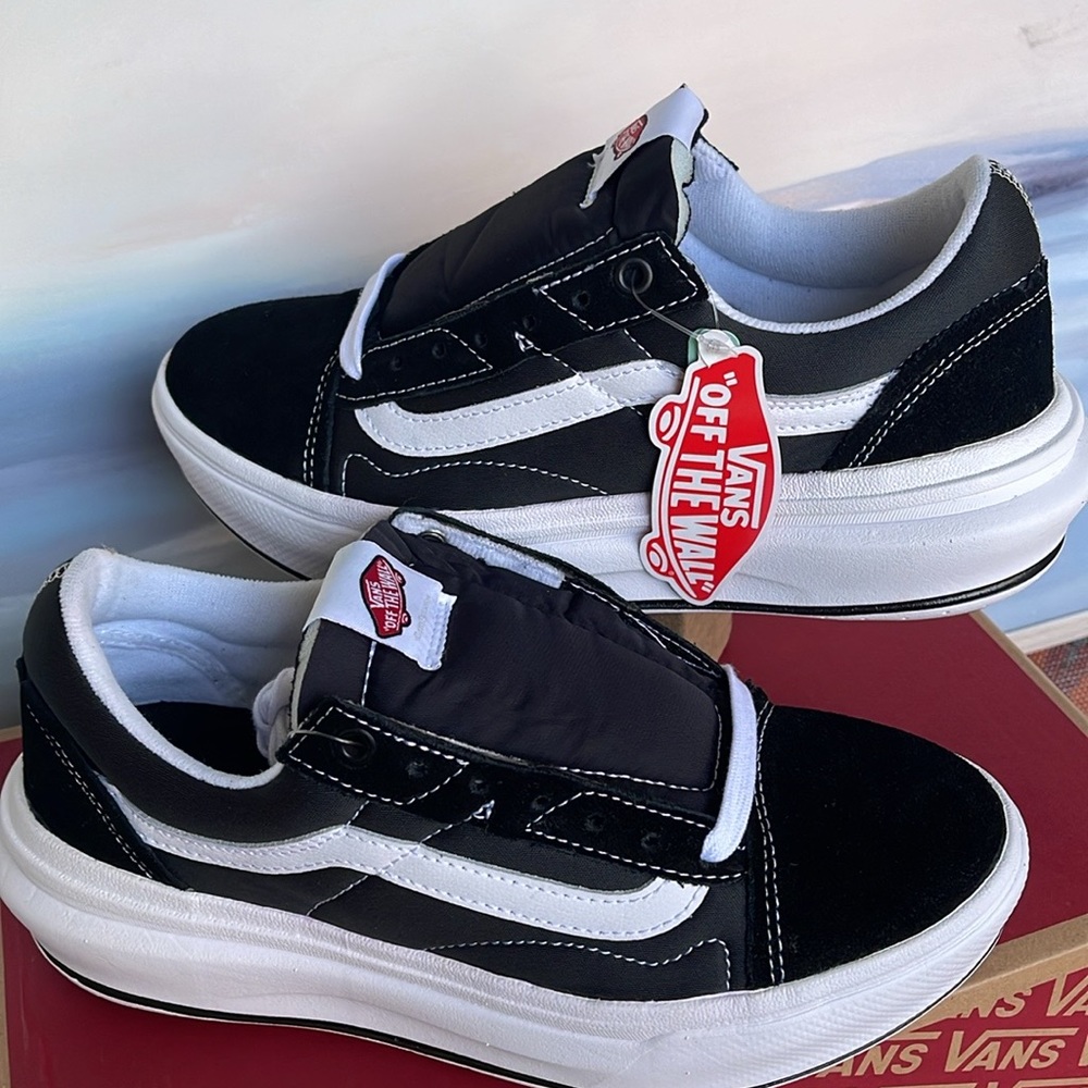 Vans WMNS Oid Skool Over
Black/White
VN0A7Q5EBA2
Sneakers Platforms - Picture 12 of 16
